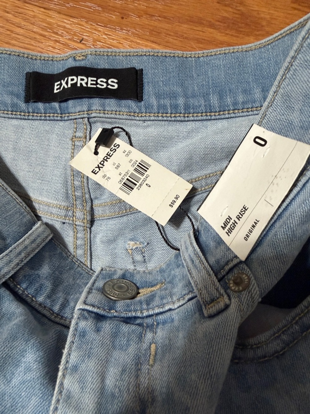 Express Light Blue Leopard Denim Shorts Size 28 - Picture 5 of 6